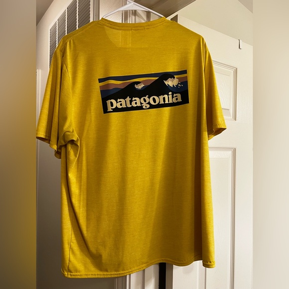 Patagonia capilenes cool daily short sleeve shirt. Men’s size large in yellow. - Picture 4 of 4